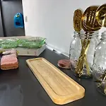 아파트 Modern Loft Steps From The