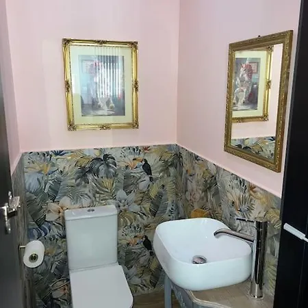 Modern Loft Steps From The Apartment