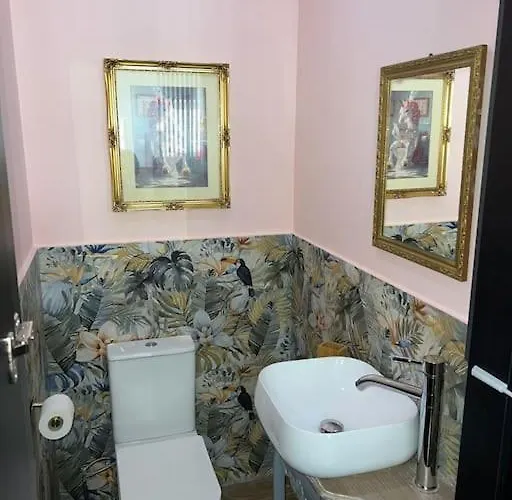 Modern Loft Steps From The 아파트