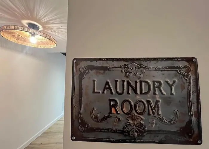 Modern Loft Steps From The 아파트 슬리에마