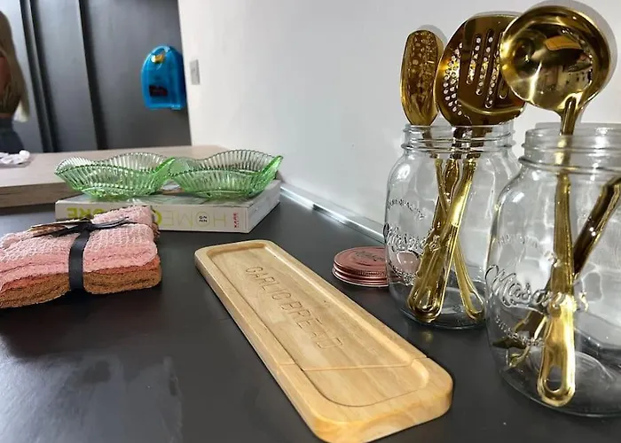 아파트 Modern Loft Steps From The