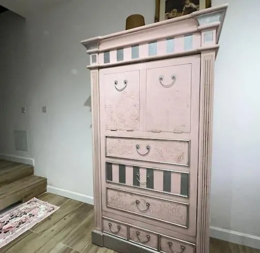 Modern Loft Steps From The 슬리에마