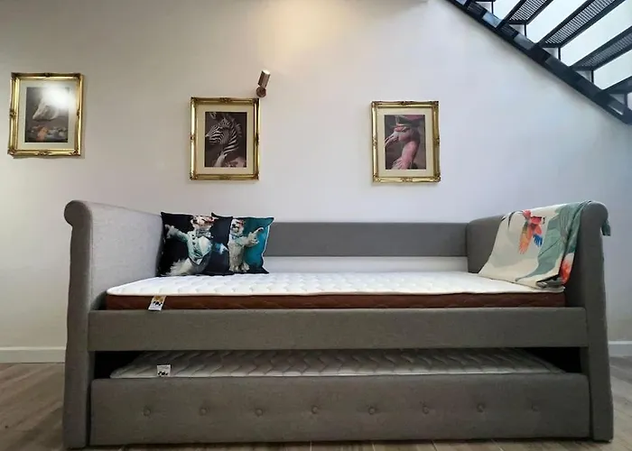 아파트 Modern Loft Steps From The *