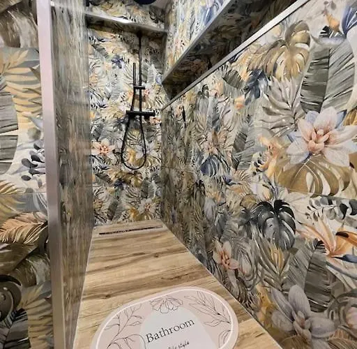 Modern Loft Steps From The 아파트