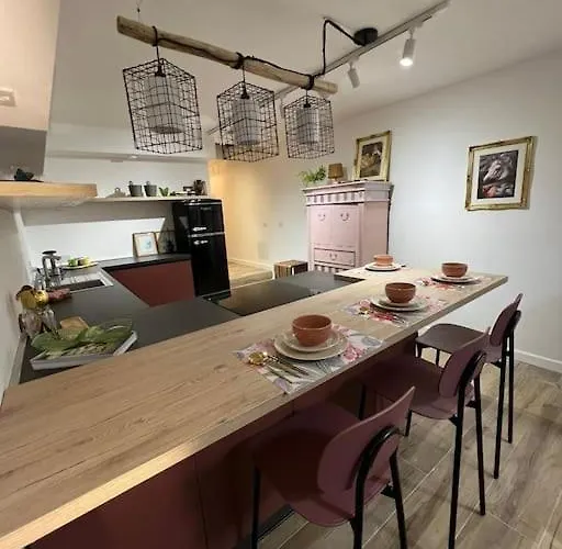 Modern Loft Steps From The 아파트 *